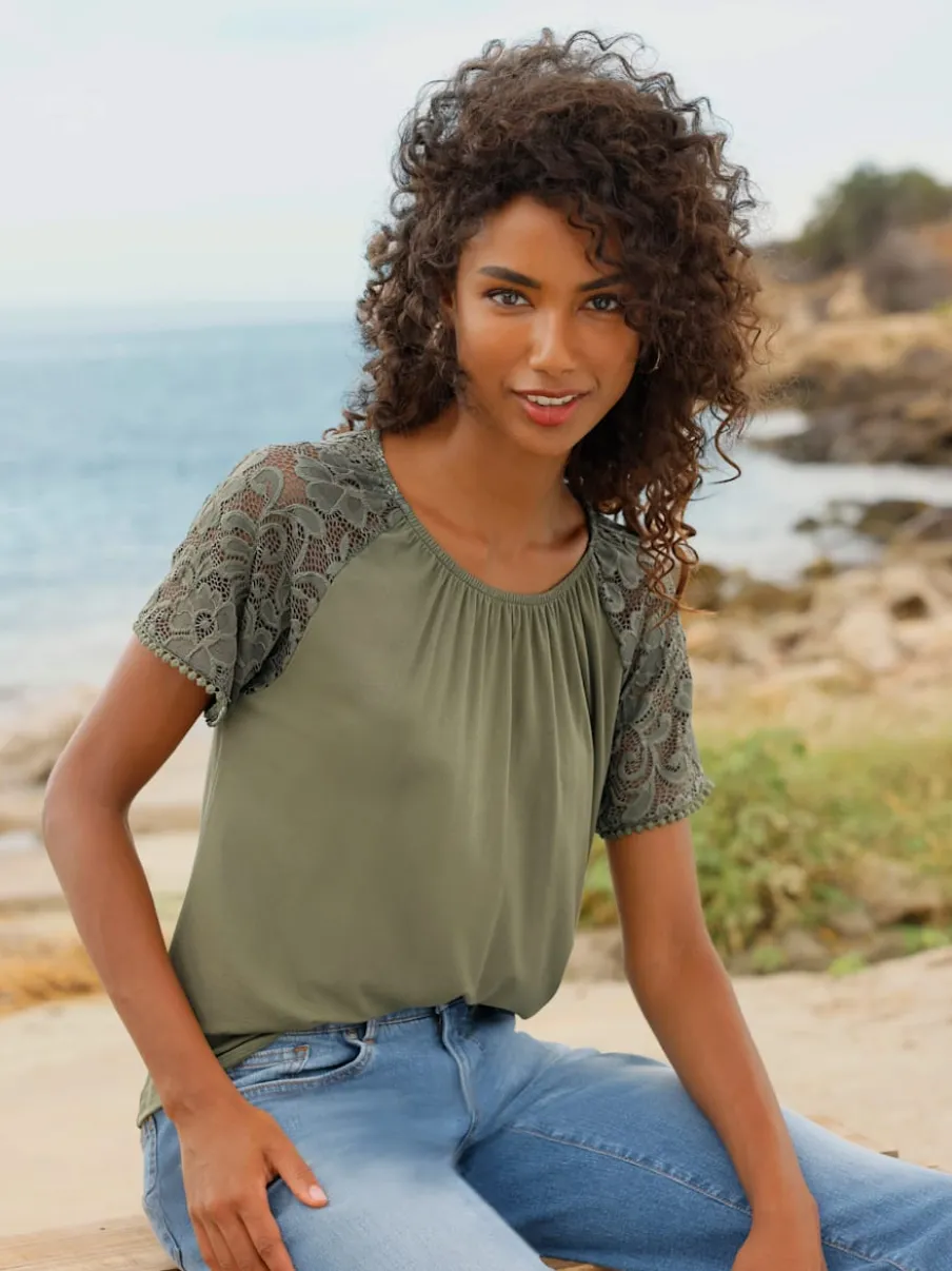T-shirt à manches courtes avec dentelle et fronces à l'encolure