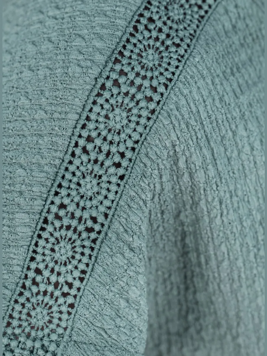 T-shirt à manches courtes avec empiècement crochet aux épaules