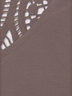 T-shirt à manches courtes avec empiècement crochet doux au dos