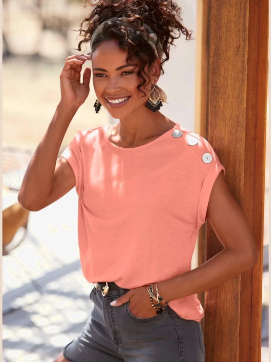 T-shirt à manches courtes avec encolure ronde et boutons décoratifs