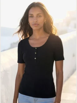 T-shirt à manches courtes avec patte de boutonnage et boutons imitation corne
