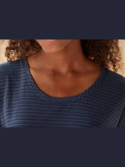 T-shirt à manches courtes avec rayures dévorées et coupe arrondie