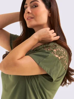 T-shirt à manches courtes empiècement en dentelle
