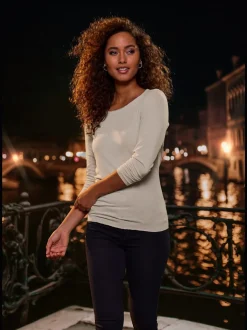 T-shirt à manches longues avec bords pailletés et finitions raffinées
