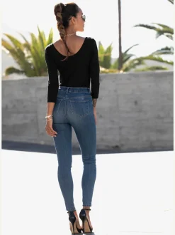 T-shirt manches longues avec encolure arrondie et ourlet droit