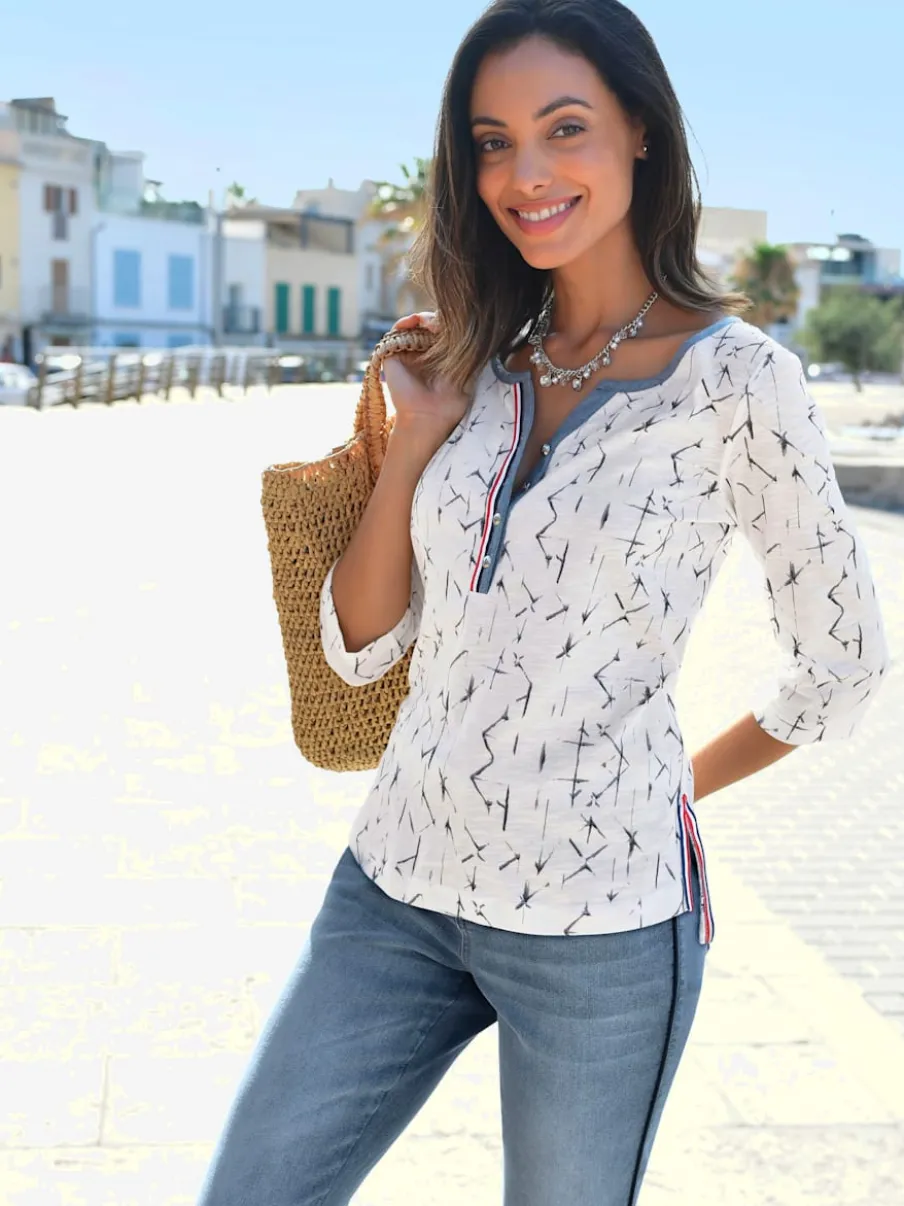 T-shirt à motifs originaux avec boutonnière et fentes décoratives