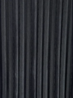 T-shirt plissé en tissu brillant avec col V et manches chauve-souris