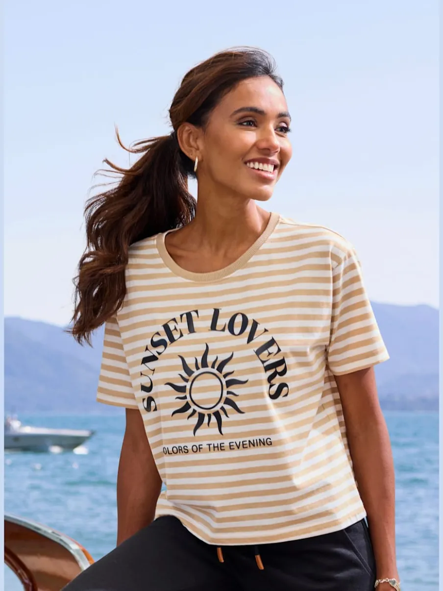 T-shirt rayé avec col rond et grand imprimé devant