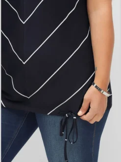 T-shirt à rayures encolure en v affinante