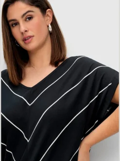 T-shirt à rayures encolure en v affinante