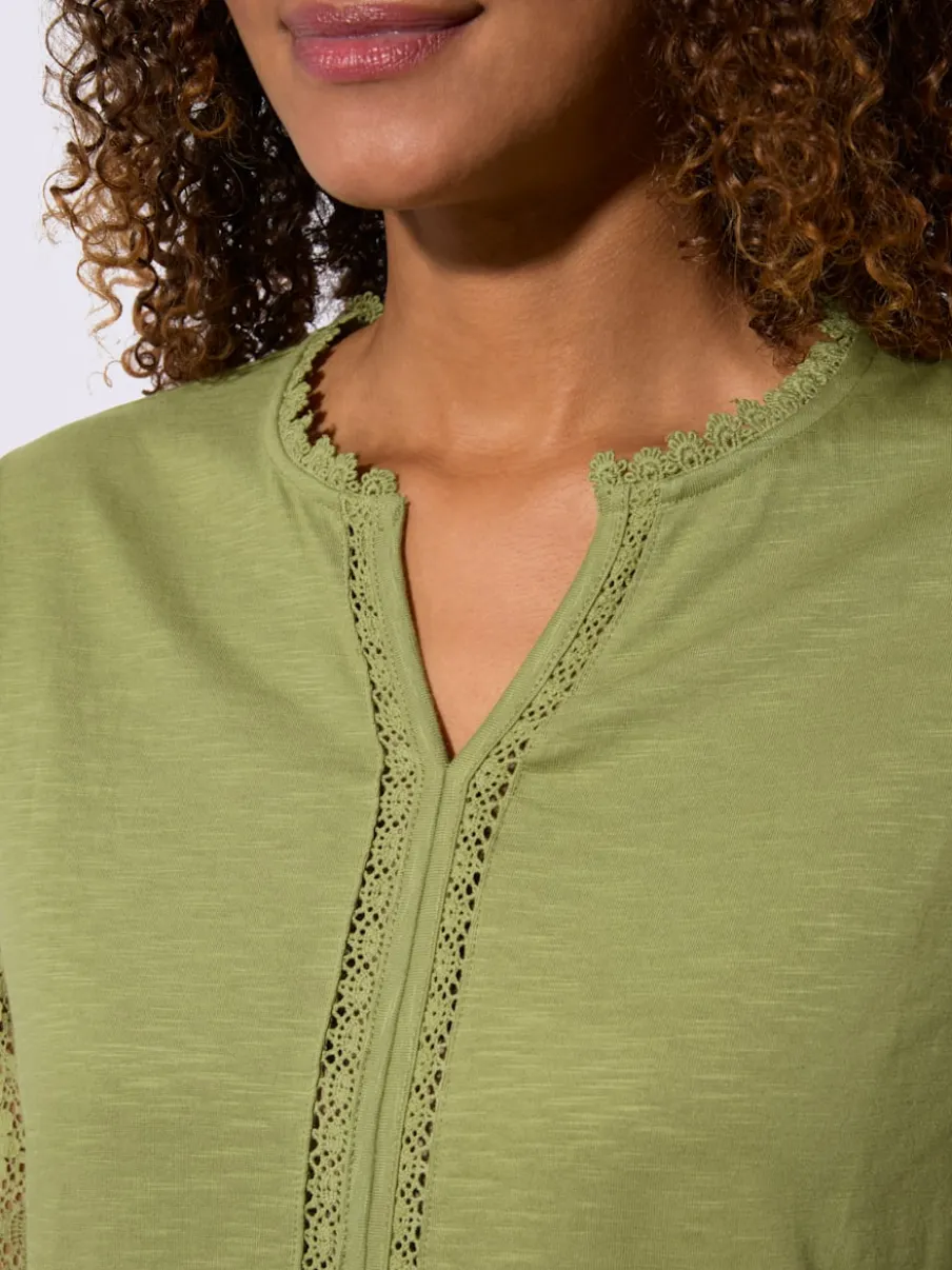 T-shirts avec dentelle aux manches et encolure ronde