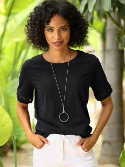 T-shirts avec dentelle crochetée sur manches courtes