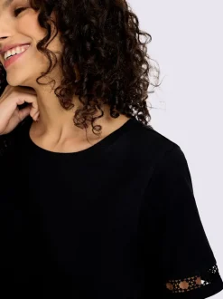 T-shirts avec dentelle crochetée sur manches courtes