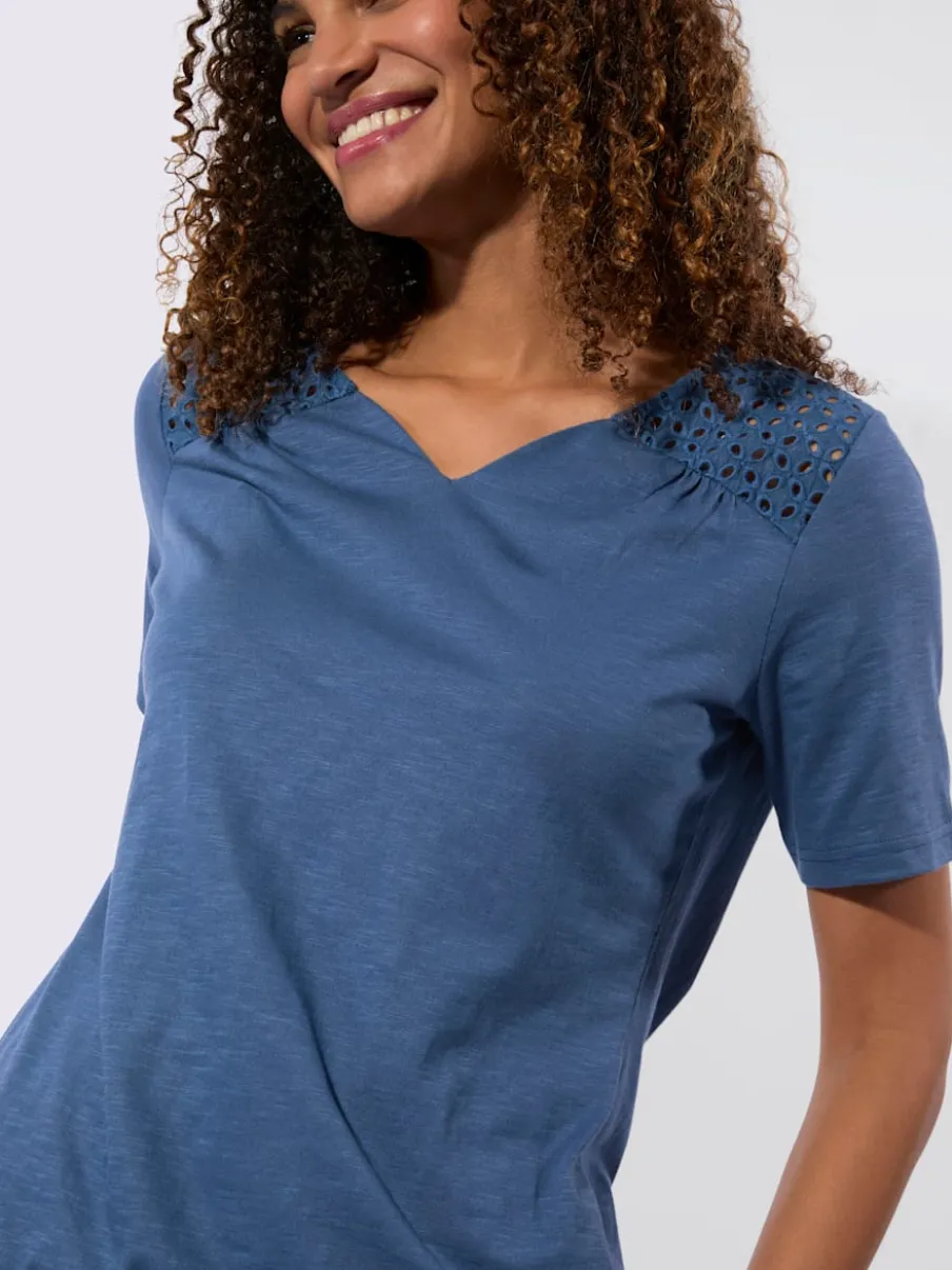T-shirts en dentelle avec encolure en cœur et fronces