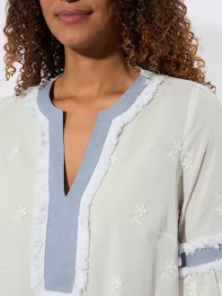 Tunique en coton avec empiècements fleuris et franges