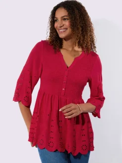 Tunique en dentelle avec col V et manches 3/4 ajourées