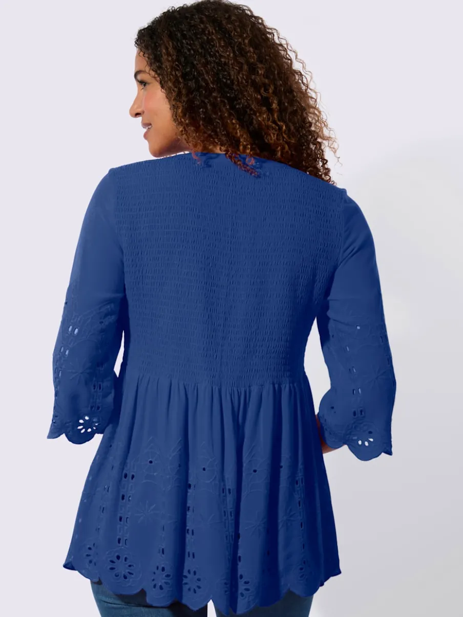Tunique en dentelle avec col V et manches 3/4 ajourées