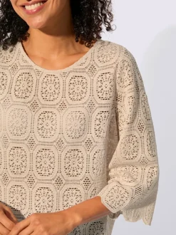 Tunique en dentelle avec encolure ronde et manches trompettes
