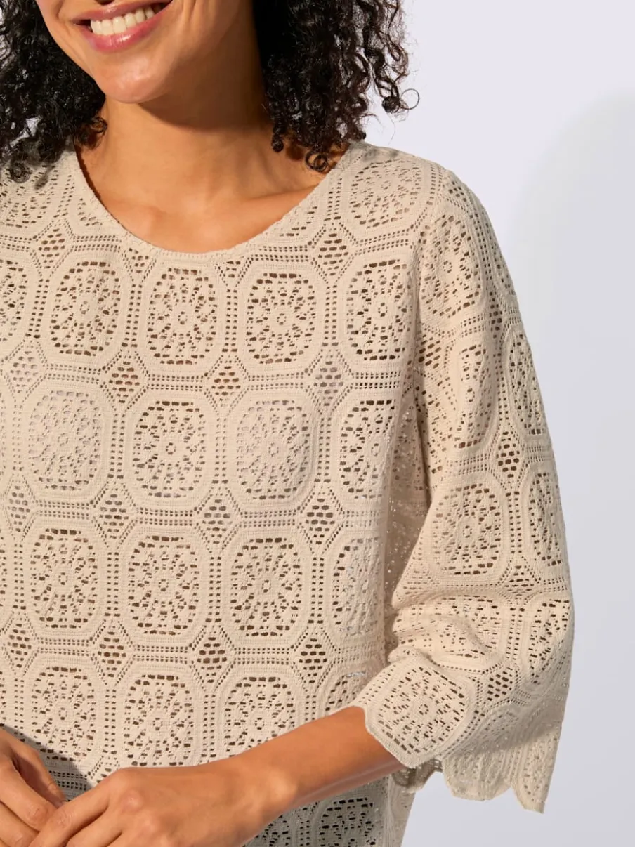 Tunique en dentelle avec encolure ronde et manches trompettes