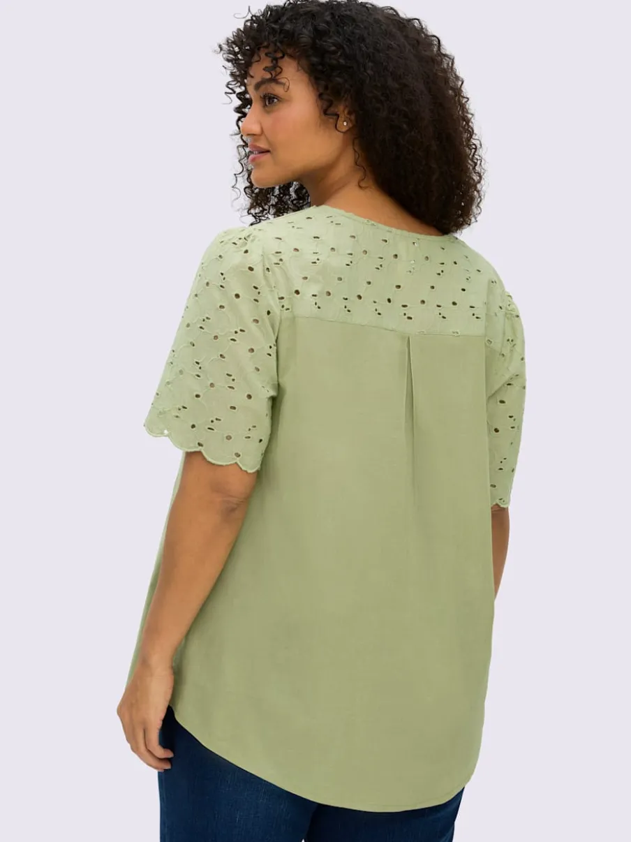 Tunique motif ajouré délicat