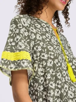 Tunique à motifs floraux avec encolure ronde et manches évasées