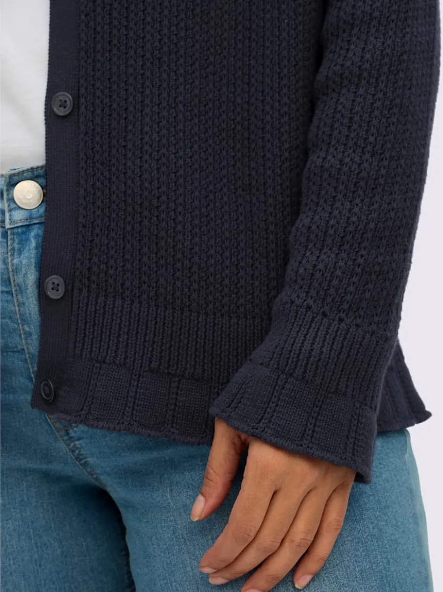 Veste en tricot ajouré