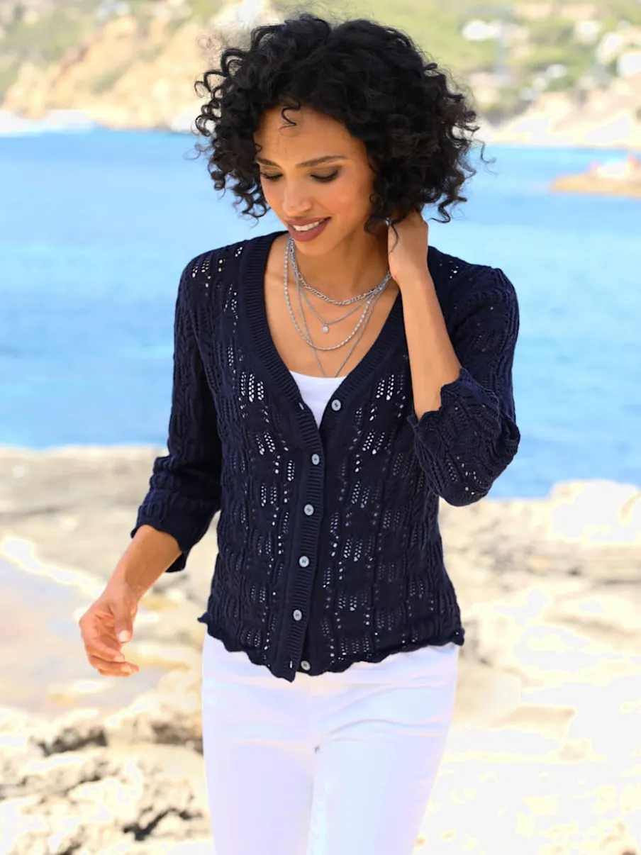 Veste en tricot ajouré avec col V et manches 3/4