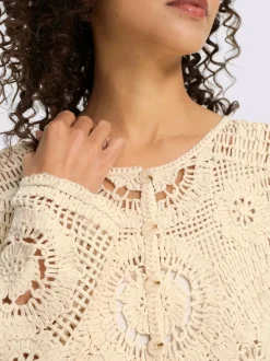 Veste en tricot ajouré à encolure ronde et manches longues