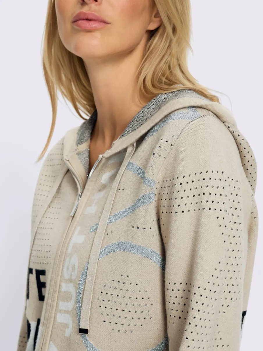 Veste en tricot avec capuche et motif ajouré