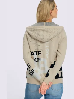 Veste en tricot avec capuche et motif ajouré