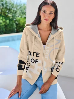 Veste en tricot avec capuche et motif ajouré