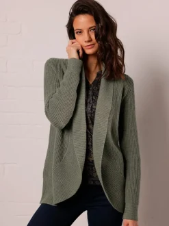Veste en tricot avec col châle et motifs tricotés