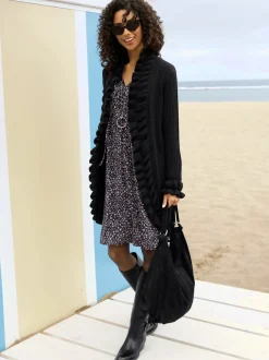 Veste en tricot avec volants et motifs variés