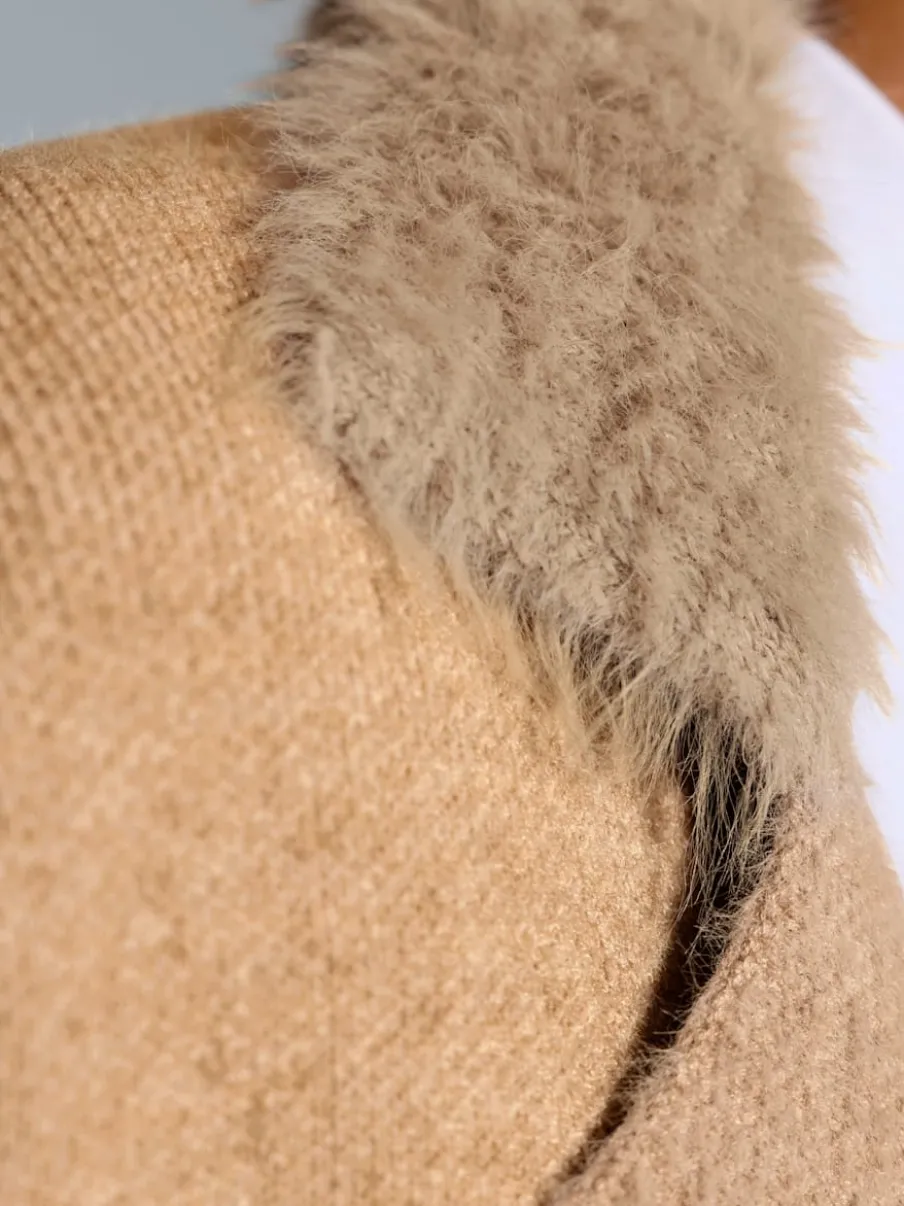 Veste en tricot à col à revers et manches longues avec boutonnières
