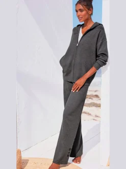 Veste en tricot doux à manches longues avec capuche