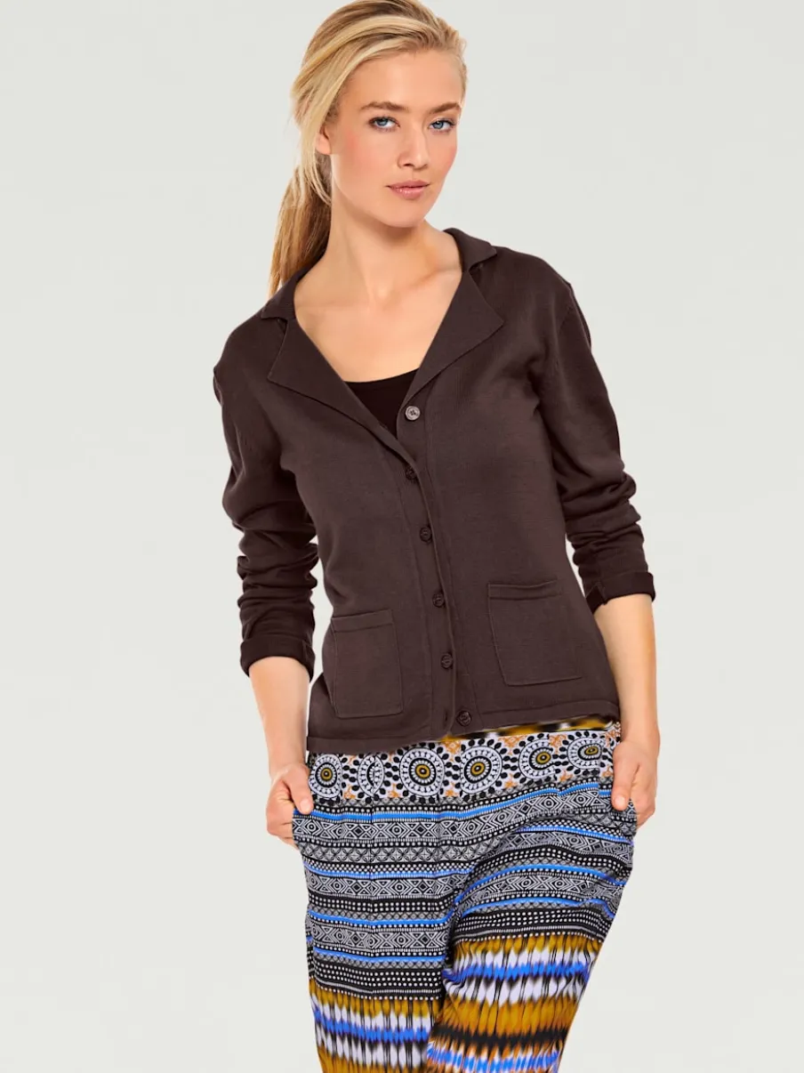 Veste en tricot fin avec poches plaquées et boutons