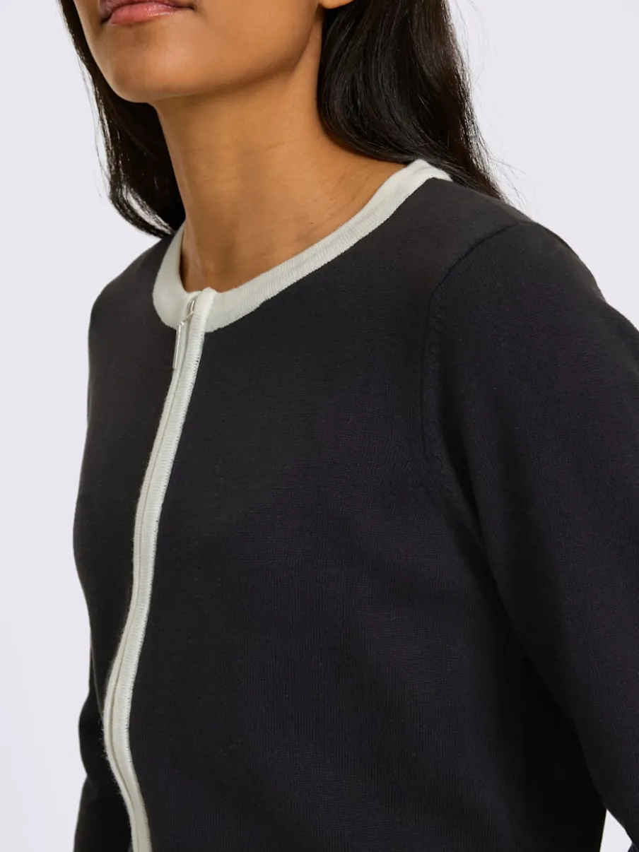 Veste en tricot fin finitions contrastées