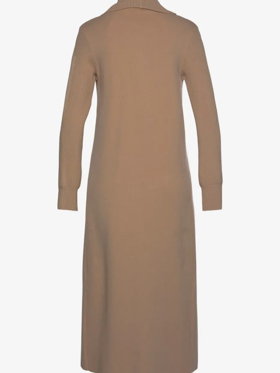Veste en tricot long avec col châle et poches ouvertes
