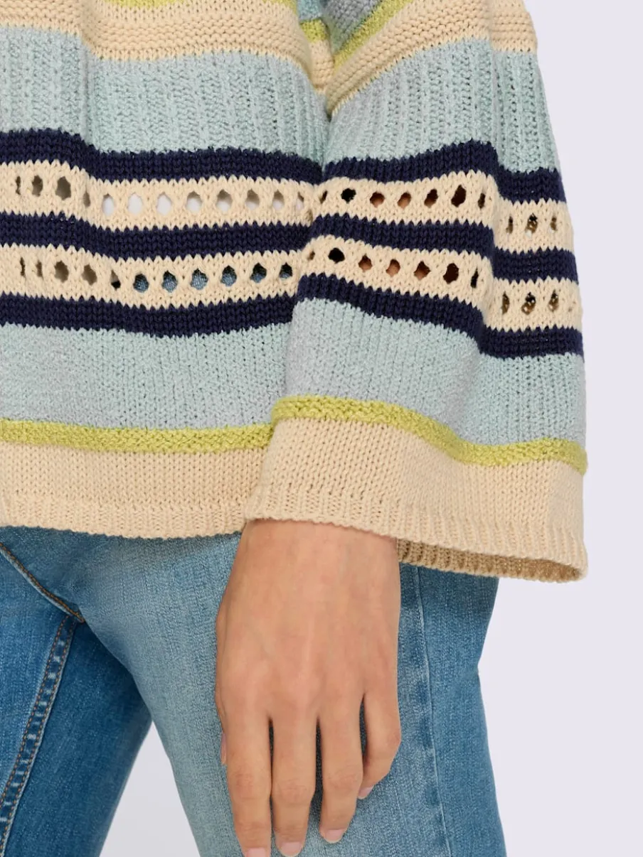 Veste en tricot rayée à manches trois quarts