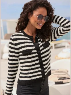 Veste en tricot à rayures avec manches longues et poches décoratives