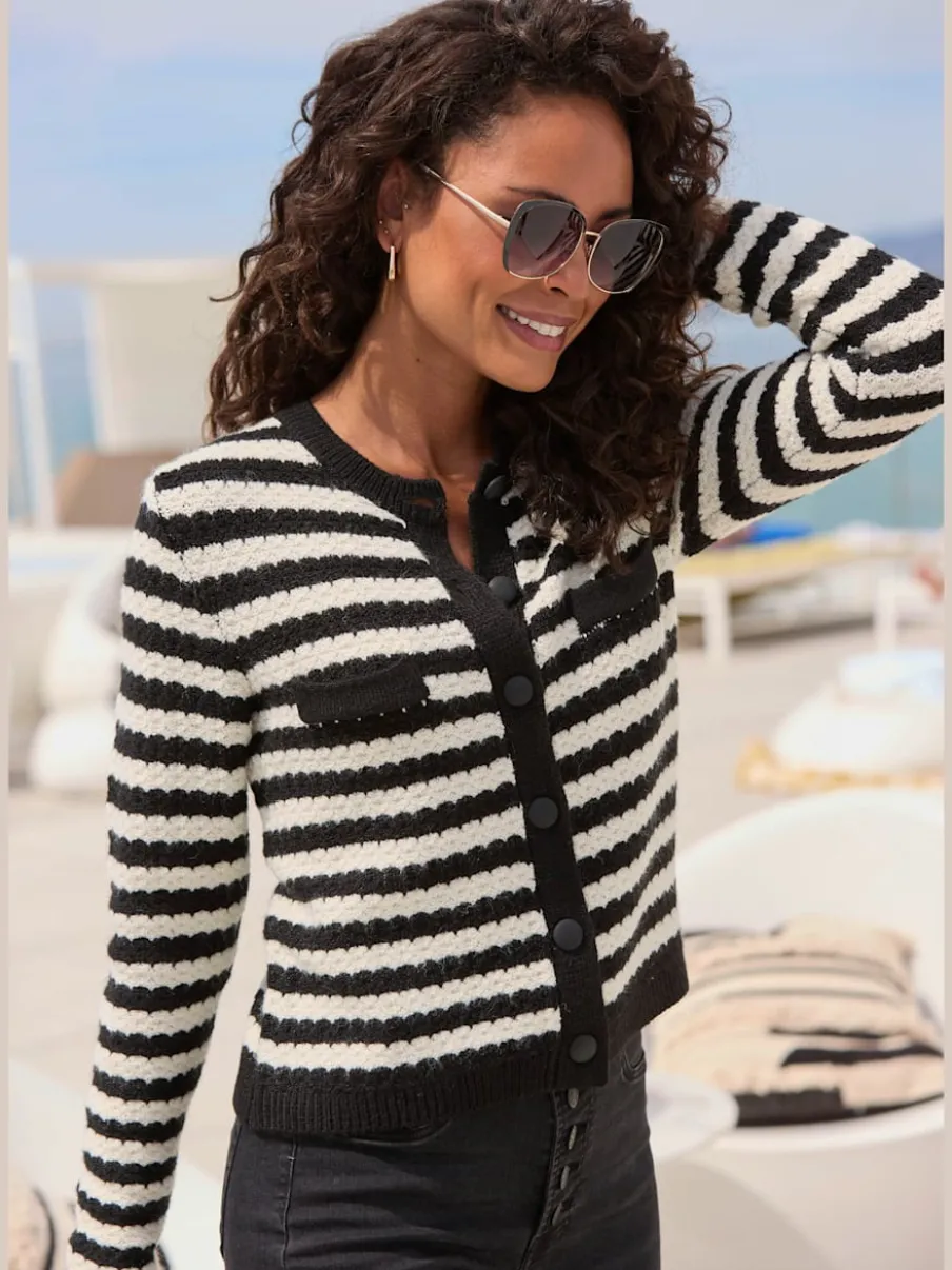 Veste en tricot à rayures avec manches longues et poches décoratives