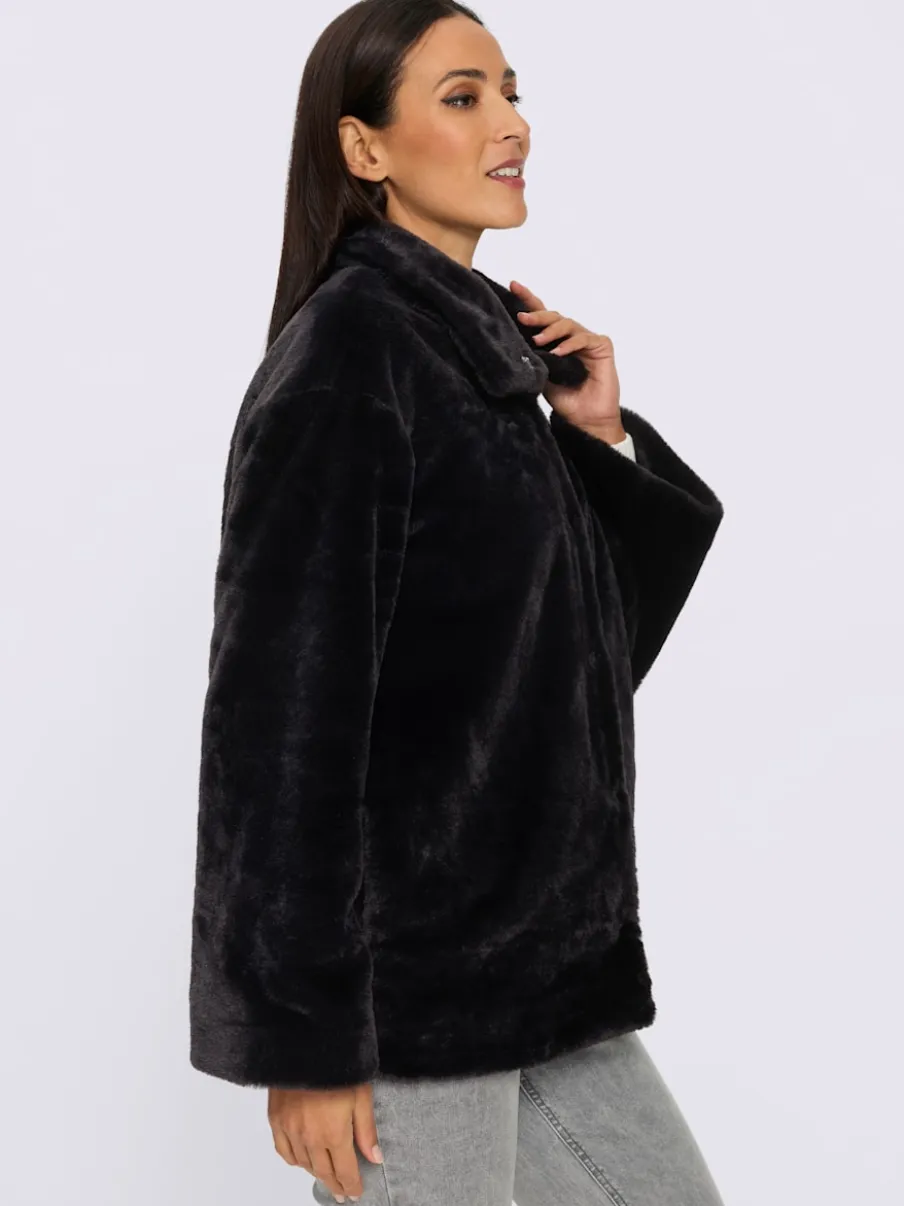 Veste imitation fourrure avec col montant et manches longues