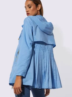 Veste légère avec capuche et poches zippées pratique