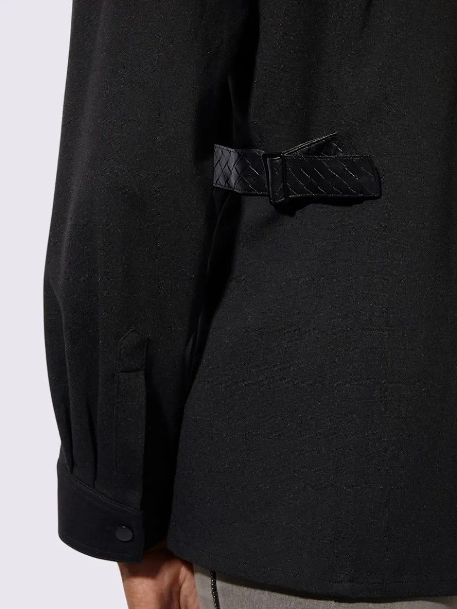 Veste légère à col chemise avec manches longues et poches poitrine