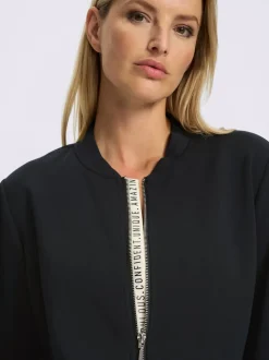 Veste légère à col montant avec glissière et bords-côtes extensibles