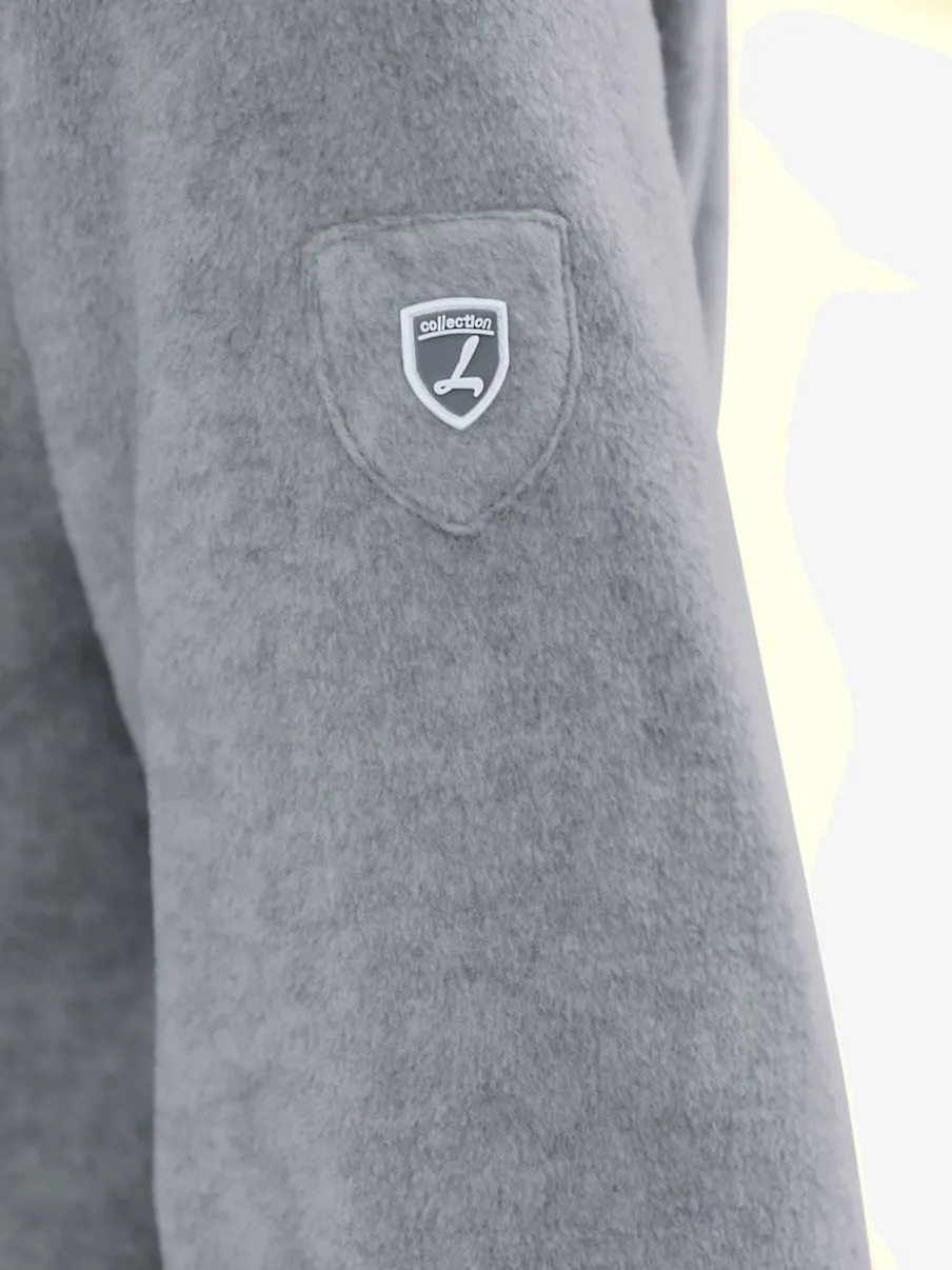 Veste polaire avec col à revers et rayures.
