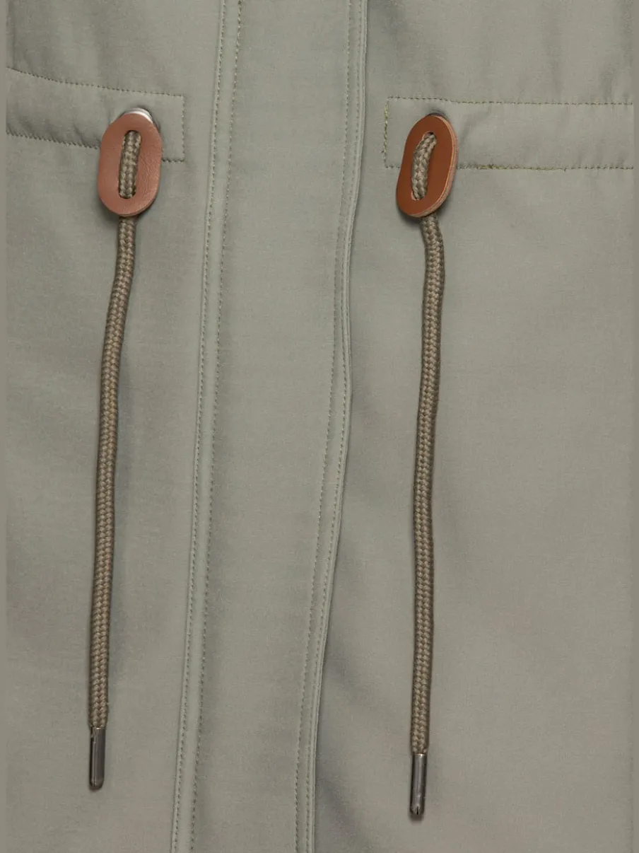 Vestes softshell avec capuche et coutures décoratives