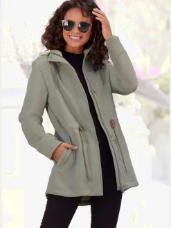 Vestes softshell avec capuche et coutures décoratives