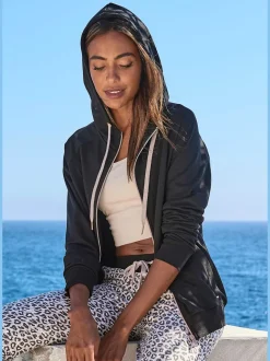 Veste sweat à capuche avec glissière et motifs élégants
